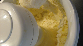 Švestkový dort s makovým piškotem