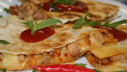 Sýrová quesadilla s kuřecím masem