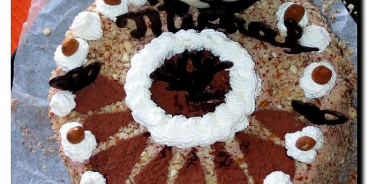 Točený dort s marcipánovou šlehačkou