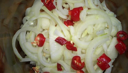 Utopenci, čili paprička na cibulové vrstvě