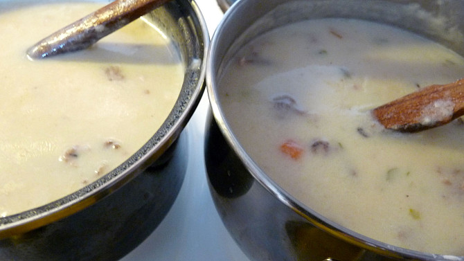 Variace na králičí polévku, Vlevo kyselá s houbami, vpravo sladká