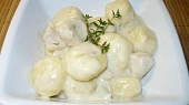 Zapečené kuřecí nudličky s bešamelem a sýrem na tymiánu, Jako příloha gnocchi podle Jitky od Světlany.