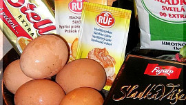 Bábovka s červeným vínem