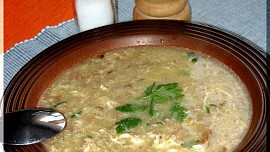 Chlebová polévka se slaninou