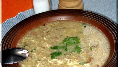 Chlebová polévka se slaninou