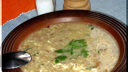 Chlebová polévka se slaninou