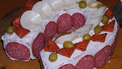 Chlebový dort z pekárny, pokus nanečisto (zdlábli jsme jí raz dva)