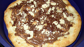 Cokoladova pizza, potřeno čokoládou