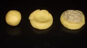 Koláčky Apetito (rychlé), kulička - koláček - s náplní  (trošku rozmazáno - promiňte)