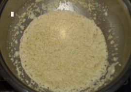 Krupicová polévka (fofr) (Takhle je krupice na hotová.másle )