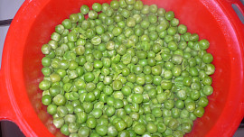 Kuřecí pečínky s hráškem