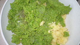 Kuřecí pečínky s hráškem