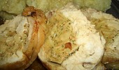 Kuřecí roláda s mandlovou nádivkou (a je to na talíři)