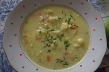 Květákovo-pórková polévka s nivou