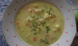 Květákovo-pórková polévka s nivou
