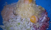 Masové koule ve smetanové omáčce, ingredience smícháme...