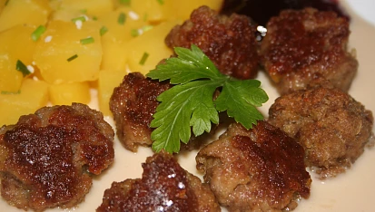 Masové koule ve smetanové omáčce