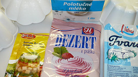 Nepečené tvarohové bábovičky s jahodami