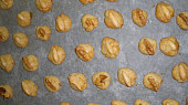 Ořechové  miňonky - cukroví, po upečení