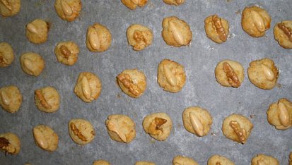 Ořechové  miňonky - cukroví, po upečení
