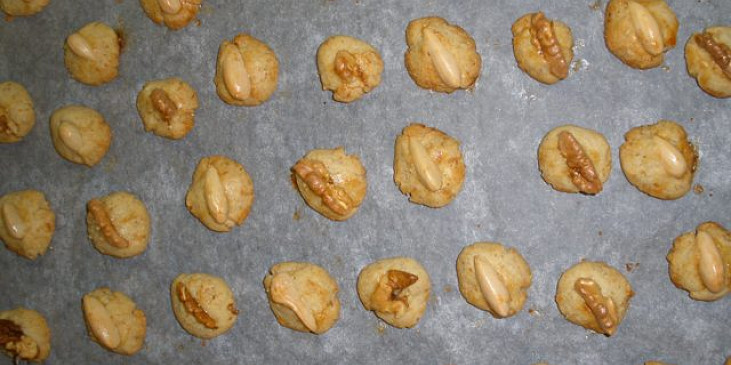 Ořechové  miňonky - cukroví (po upečení)