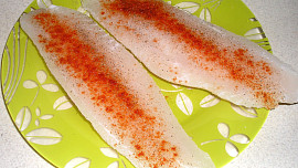 Pangas v listovém těstě s mangoldem