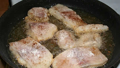 Pangasius na přírodno, příprava na pánvi