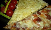 Pizza jako z pizzerie, sýrová a salámová pizza