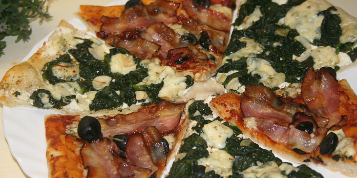 Pizza jako z pizzerie (špenátová a slaninová...)