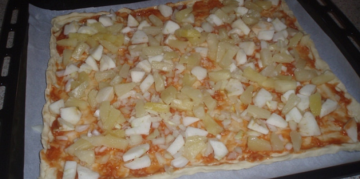 Pizza Miami (+ jablko, cibule a ananas)