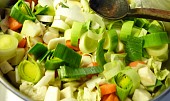 Polévkou z drůbežího masa  proti nachlazení a chřipce, Restujeme zeleninu