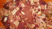 Překvapivá, smažená drůbeží játra, ingredience smícháme...