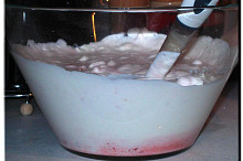 šlehačka, pusinky, jahody