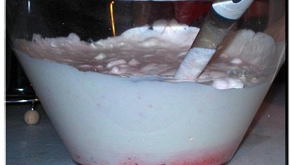Pusinkové jahody "Eton mess", šlehačka, pusinky, jahody