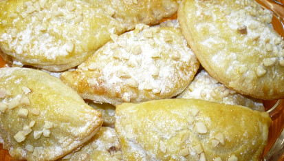 Rychlé a křehoučké taštičky, Taštičky z hladké mouky, plněné povidly.