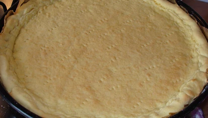 Tvarohový koláč s drobenkou, Předpečené těsto