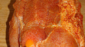 Vepřová kýta protýkaná mrkví, Protknuté a okořeněné maso