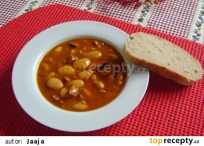 Vuřtový guláš s fazolemi