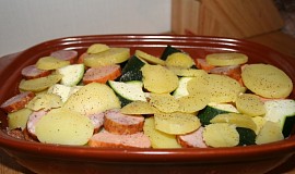 Zapečené brambory s pikantní klobásou