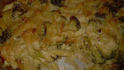 Zapečené penne s brokolicí a sýrovým bešamelem