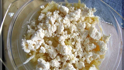 Brambory s brynzou, nastr.brambory a bryndza