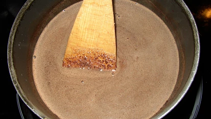 Čokoládový likér, rozpuštěná čokoláda s mlékem