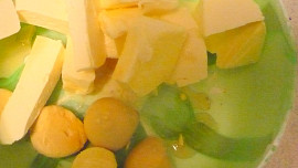 Dvoubarevné ořechové kuličky