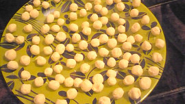 Dvoubarevné ořechové kuličky