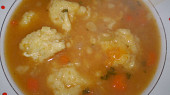 Fazolová polévka s bešamelovými haluškami, detail...