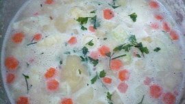 Hrachová polévka se škvarkovými knedlíčky