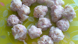 Hrachová polévka se škvarkovými knedlíčky