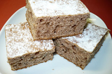 Pečeno na hlubokém plechu s okraji.