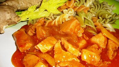 Kuřecí kostky s kandovaným ananasem a zázvorem / wok, Kuřecí kostky s kandovaným ananasem a zázvorem