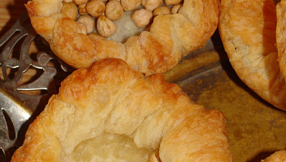 Listové MUFFINKY, Po upečení - jedna pro ukázku s luštěninou